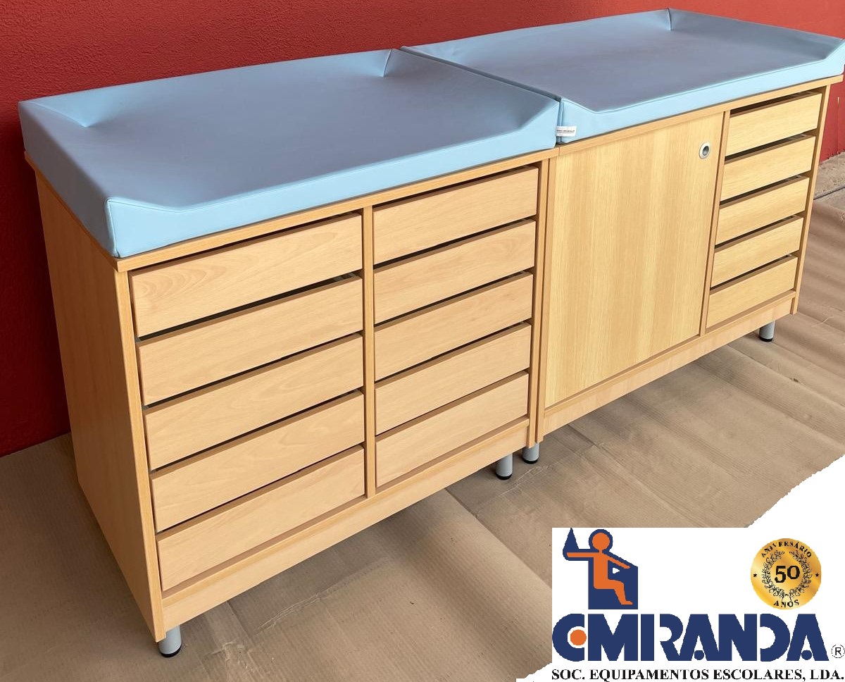 BANCA DE MUDA METADE GAVETAS, METADE PORTA E PRATELEIRA